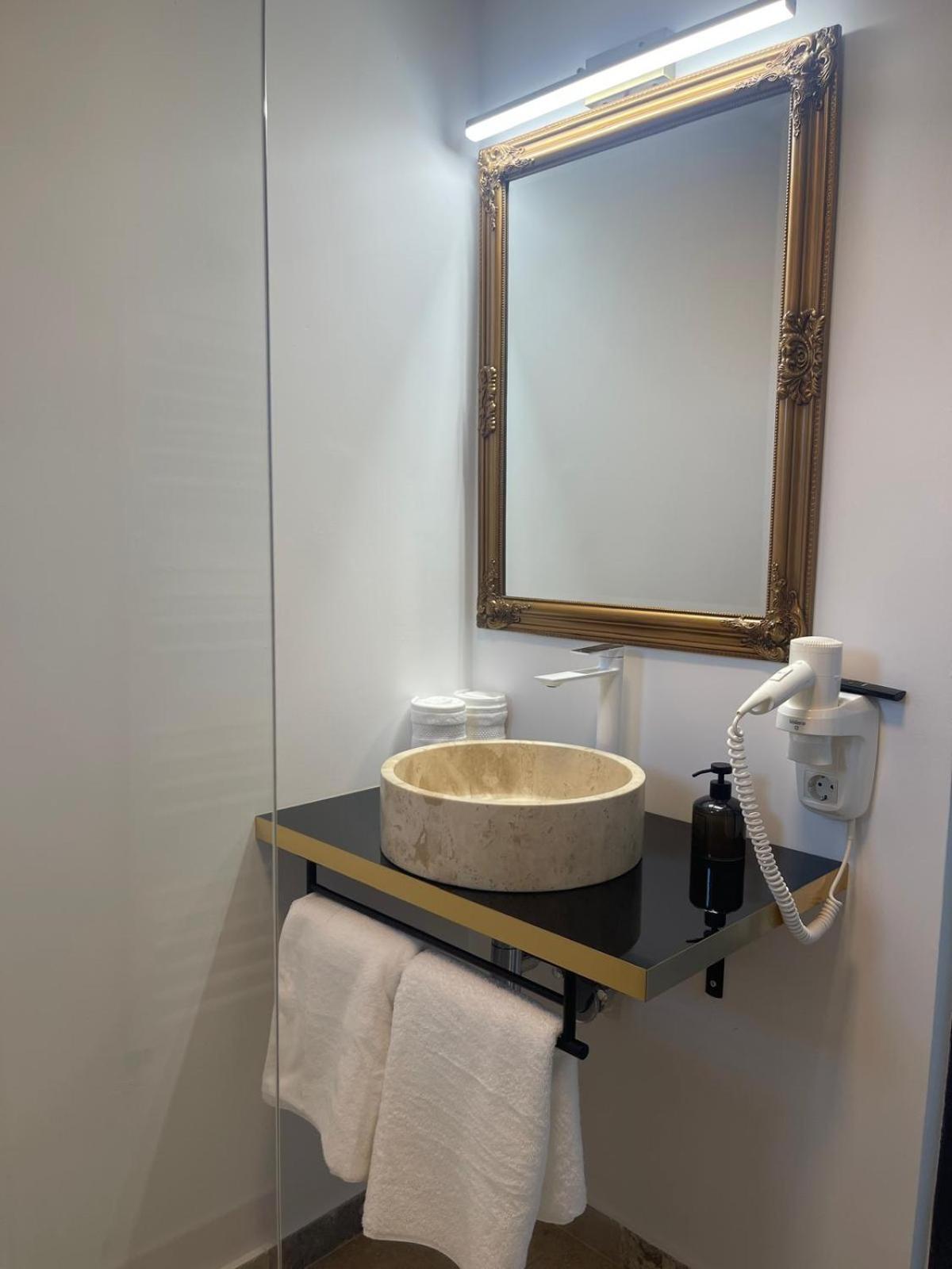 Cataleya House Hotel Oesti-Paminteni Ngoại thất bức ảnh