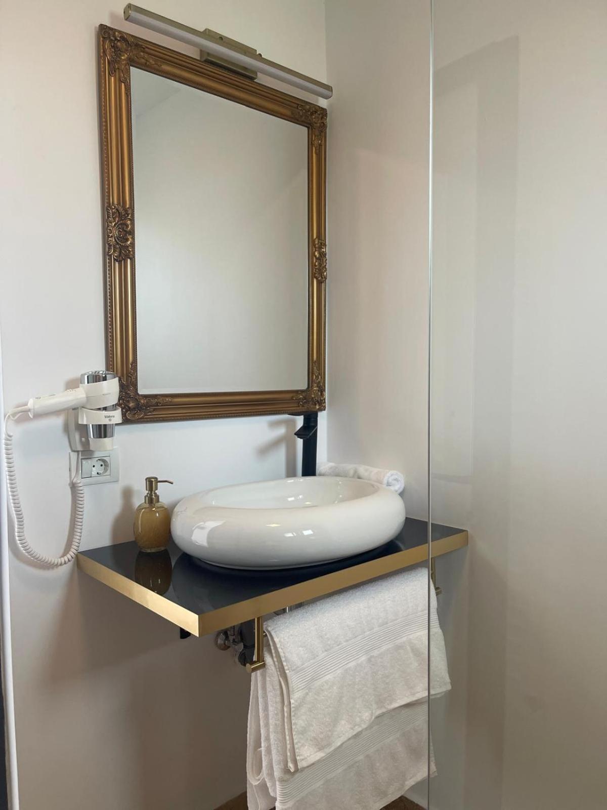 Cataleya House Hotel Oesti-Paminteni Ngoại thất bức ảnh